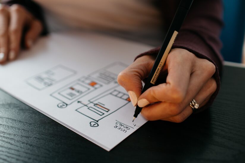 The Evolution of Visual Communication in Graphic Design: From Print to Computerized